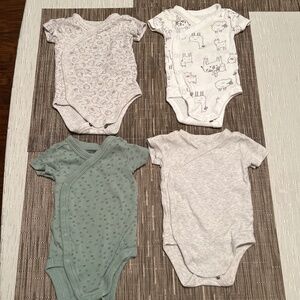 Carters snap bodysuits 4 pack